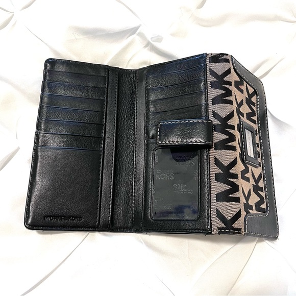 Michael Kors Large Monogram Checkbook Wallet, Black & Tan, Excellent! - Picture 5 of 10